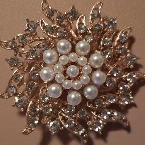 Rose gold. Pearl. Sparkle Brooches.